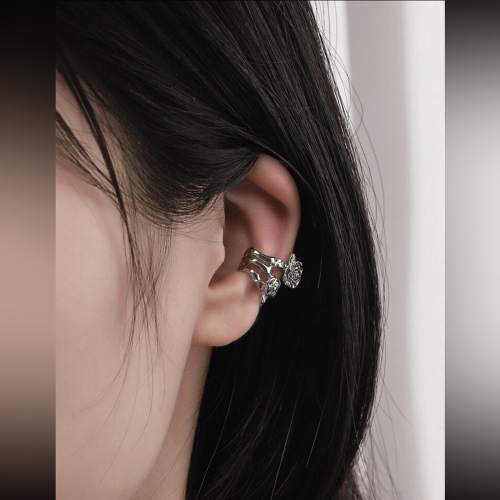 🌹 Awesome Pierce-less Rose Themed Pair Of Ear-cuffs 🌹